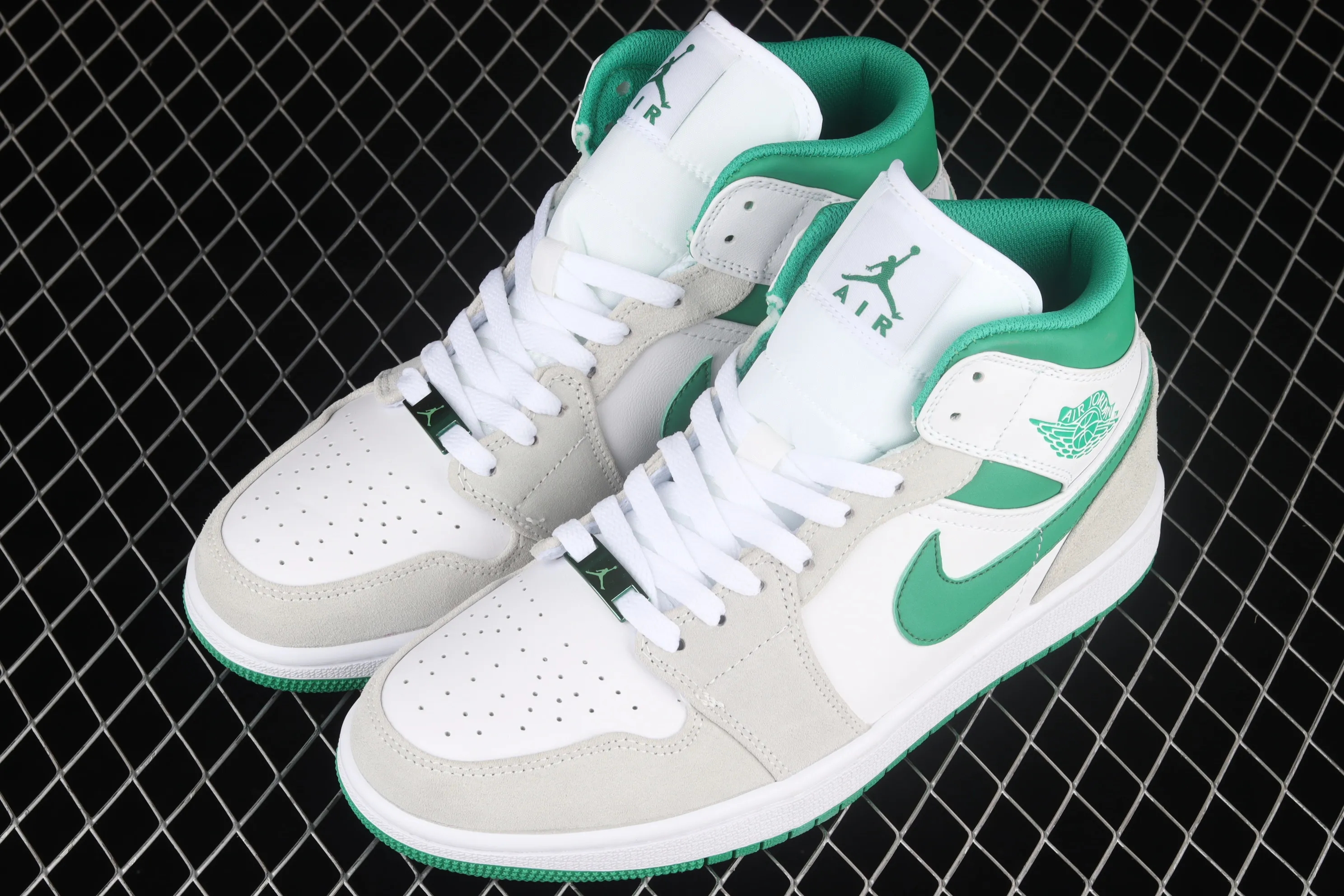 All categories Air Jordan Jordan series basketball shoes Air Jordan 1 Mid Air Jordan 1 Mid AJ1 Joe 1 meter white green mid-top cultural basketball shoes DC9294-103